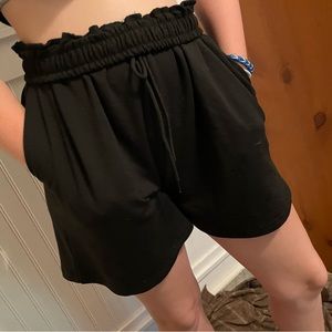 Athletic shorts with pockets